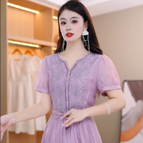 气质婉约典雅妈妈时尚休闲2025新高贵精致修身减龄简约大方连衣裙