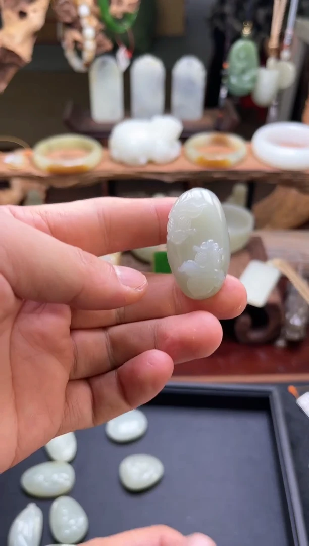 【闪购商品】和田玉吊坠未镶嵌D且末青白  年年有余