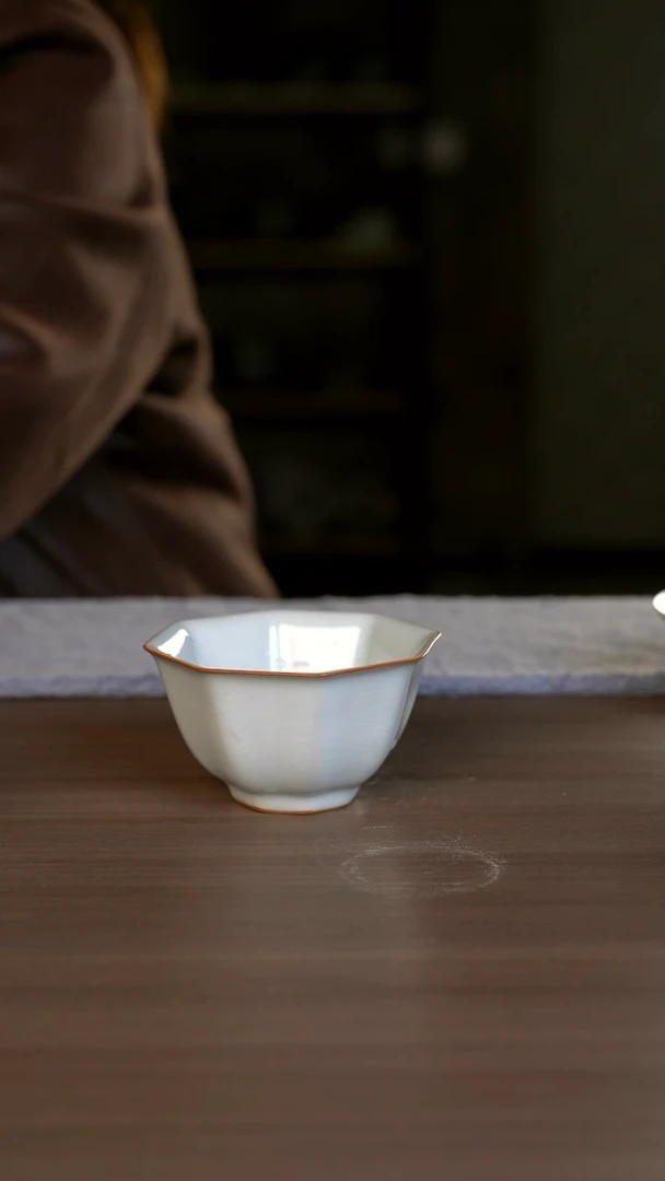 【闪购商品】杯月白八方杯一级开片