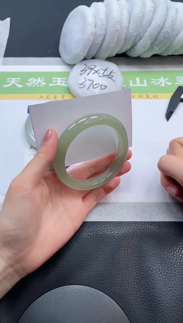 【闪购商品】石英质玉手镯未镶嵌A48-60+