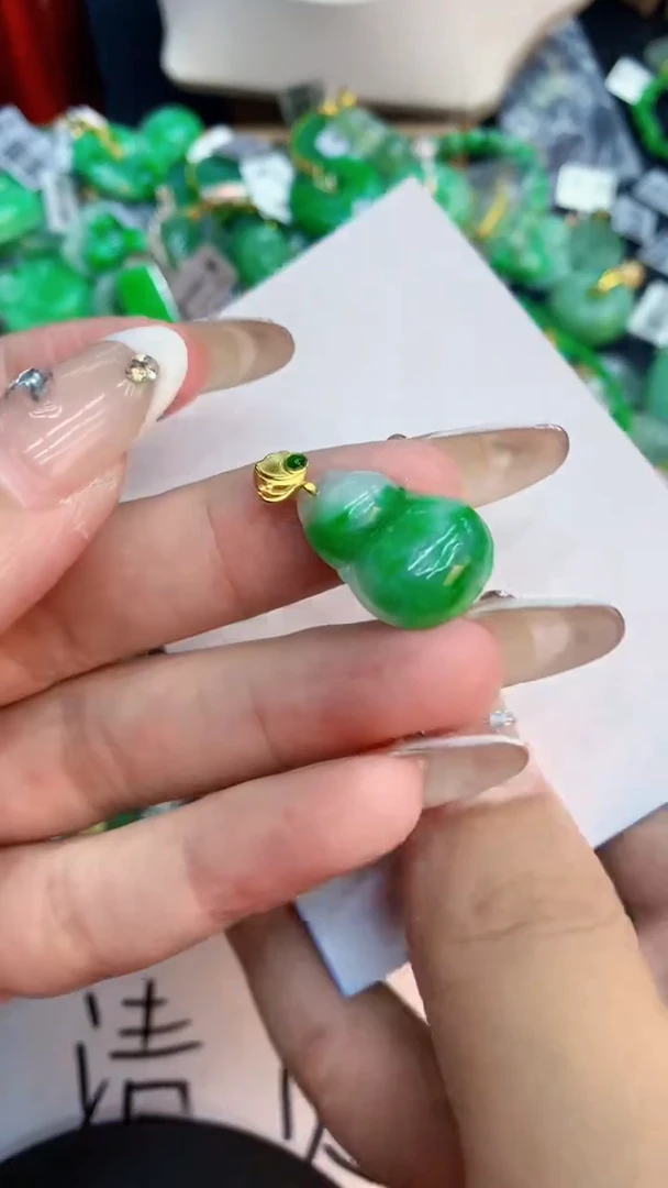 翡翠未镶嵌吊坠(不含链)1