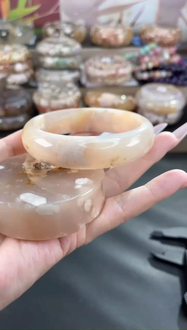 未镶嵌手镯石英质玉63