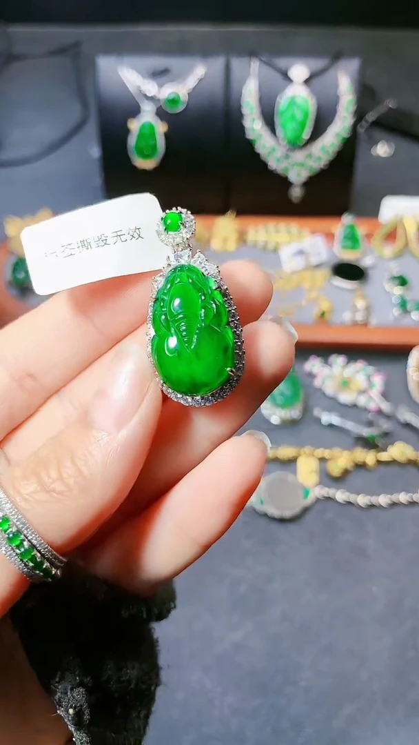 【闪购商品】翡翠吊坠(赠链)银S925镶嵌吊坠