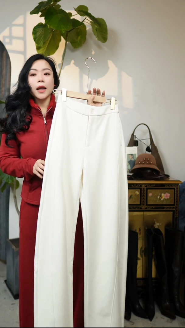 S码，高定弯马裤，白色