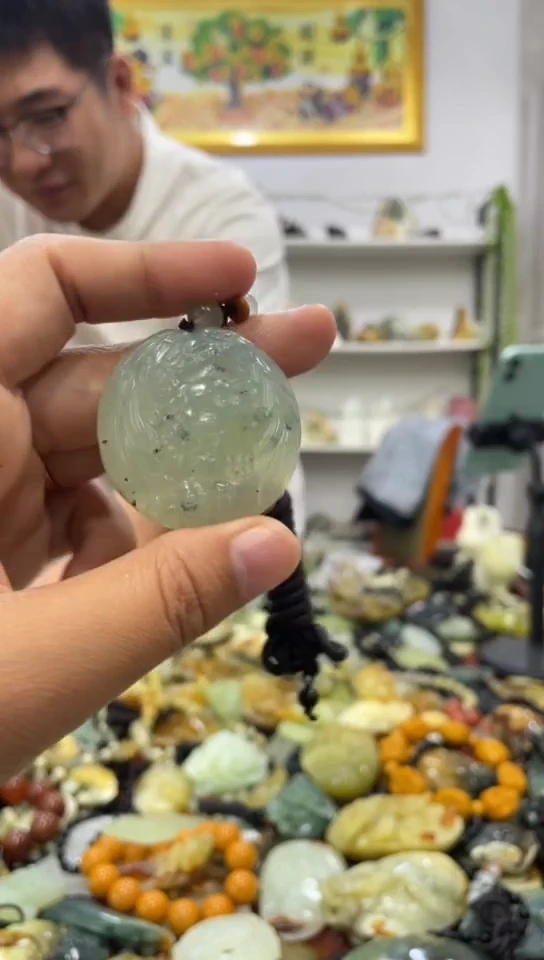 未镶嵌岫玉吊坠