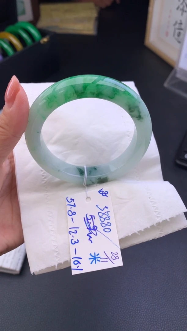 未镶嵌手镯翡翠假一赔三   手镯