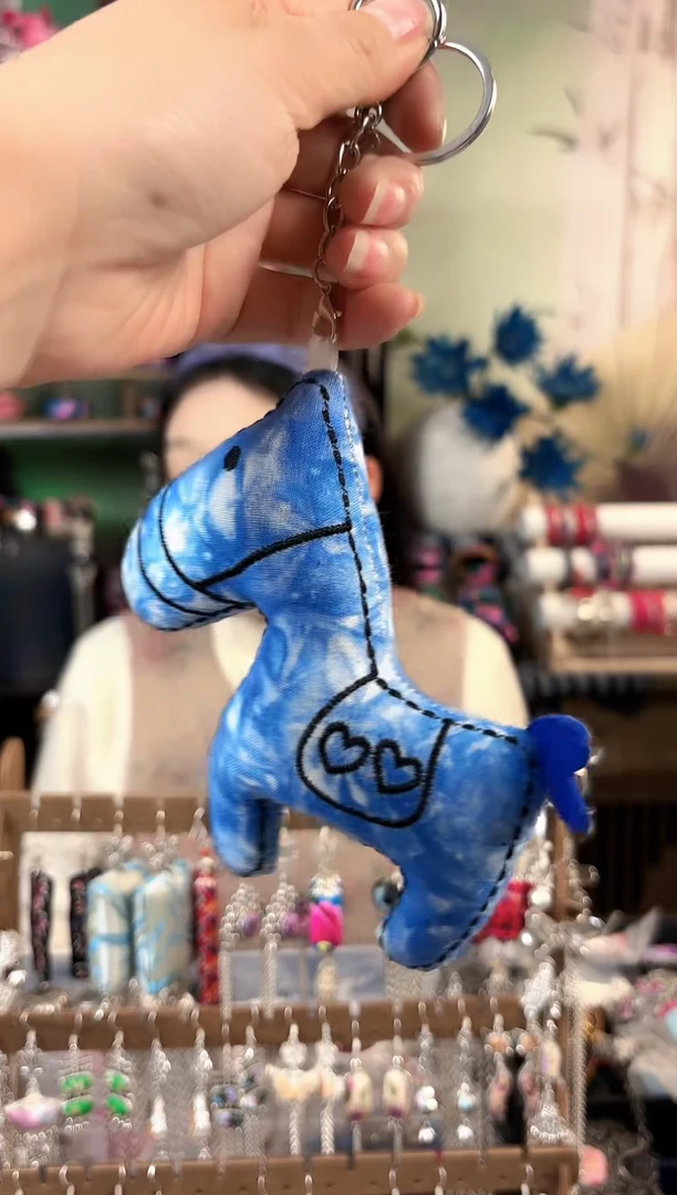 彩云南阁非遗老绣饰品116*