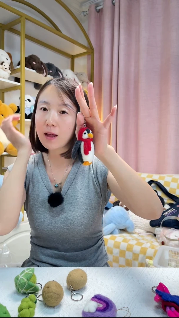 毛绒羊毛毡小企鹅