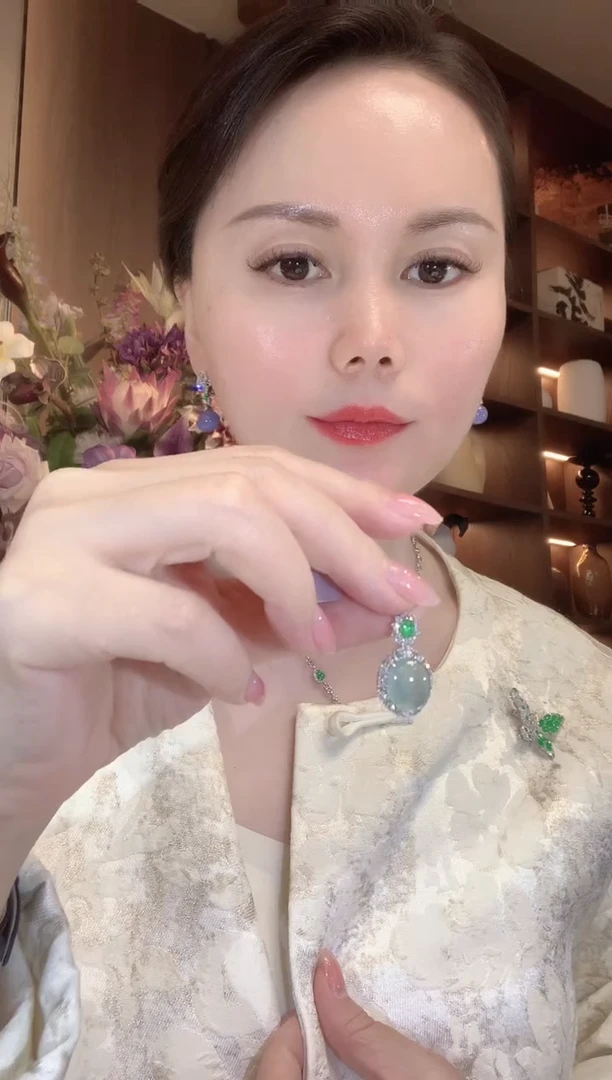吊坠(不含链)18K金镶嵌翡翠C85