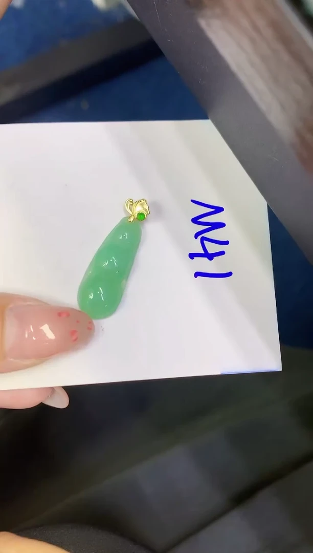 翡翠未镶嵌颈饰缅甸天然翡翠A货