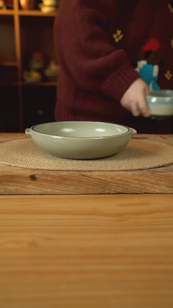 蓝边青云系列的8英寸双耳盘1个