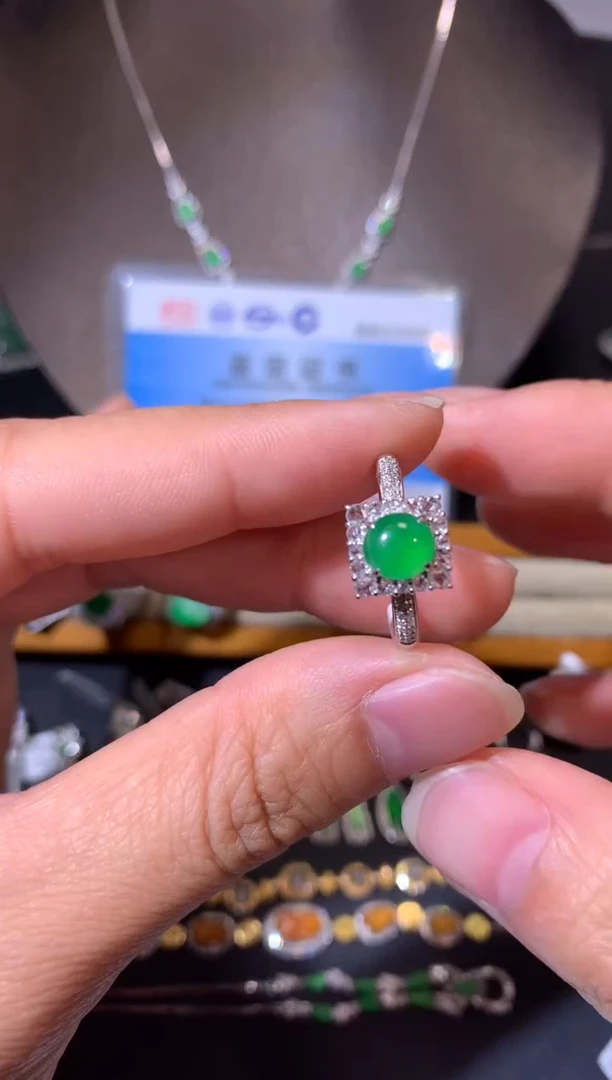 【闪购商品】翡翠吊坠(不含链)18K金镶嵌戒指