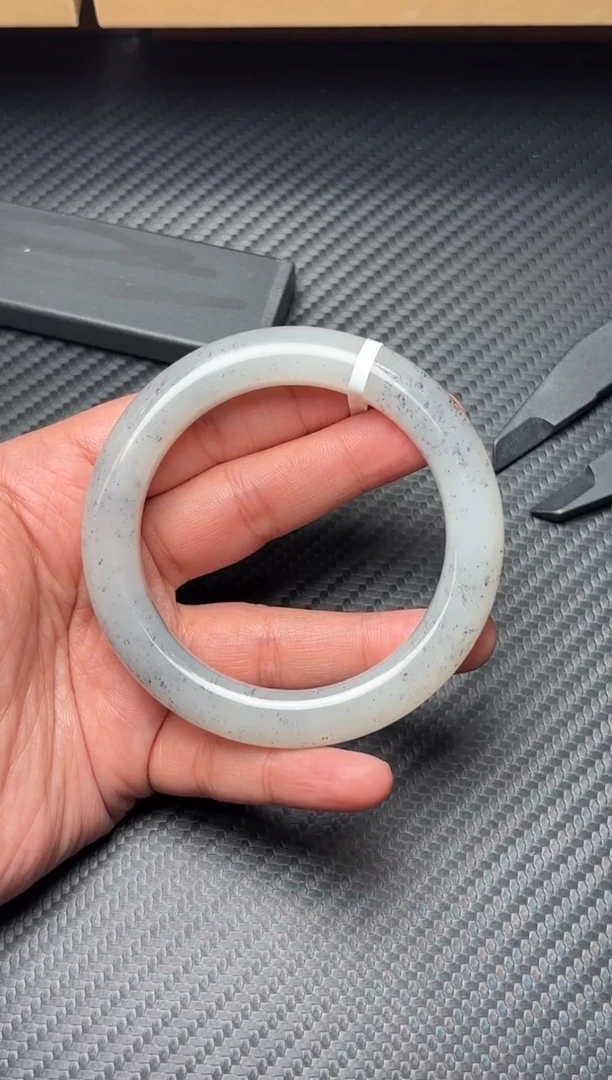 未镶嵌手镯和田玉沙*丫和田黑山微色差57+m