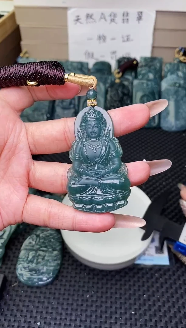 颈饰未镶嵌翡翠