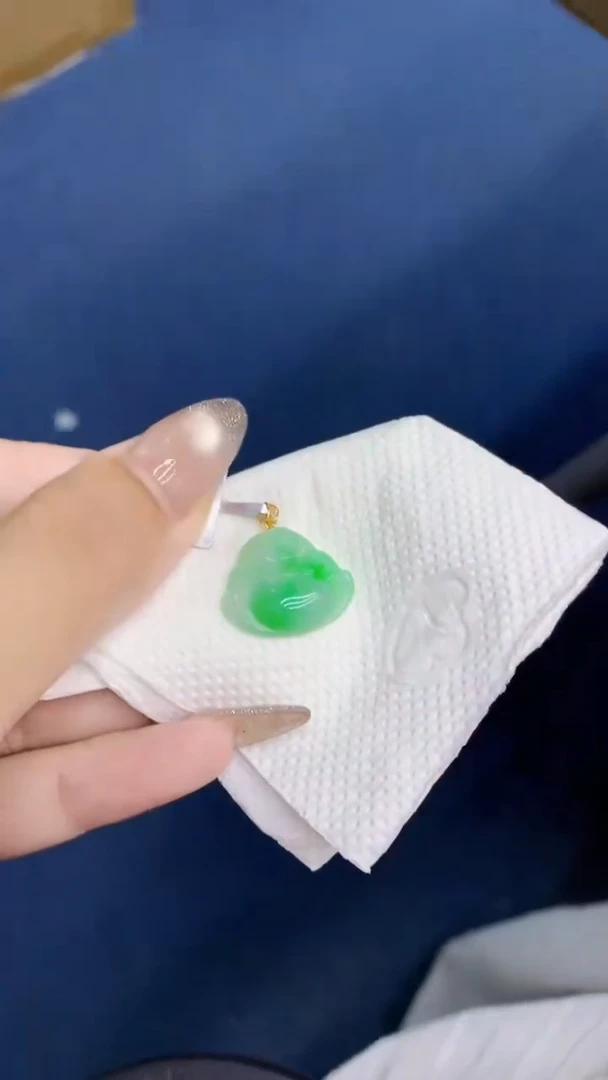 颈饰18K金镶嵌翡翠1