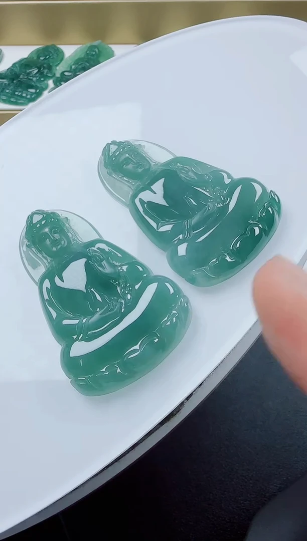 翡翠未镶嵌颈饰素衣多样性发其一