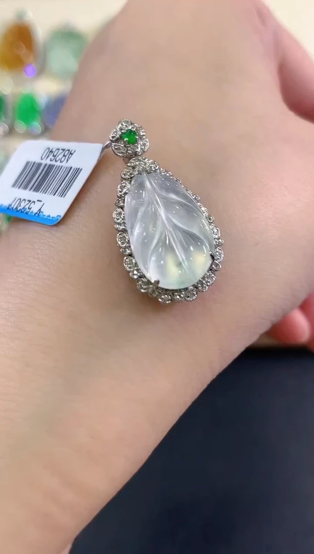 吊坠(不含链)18K金镶嵌翡翠b288