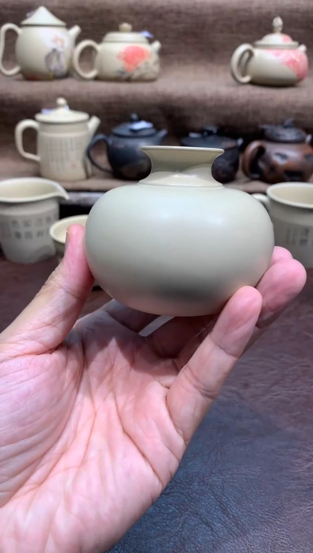 泥塑王宇白泥小花器盖置两用