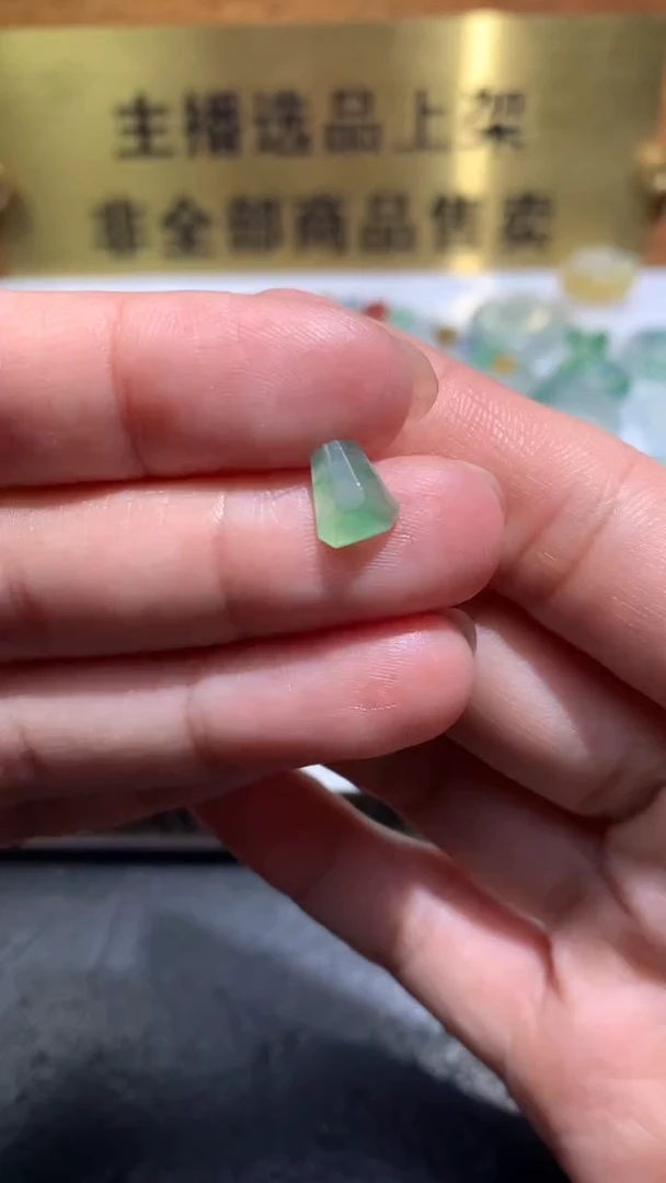 未镶嵌定制翡翠毛货