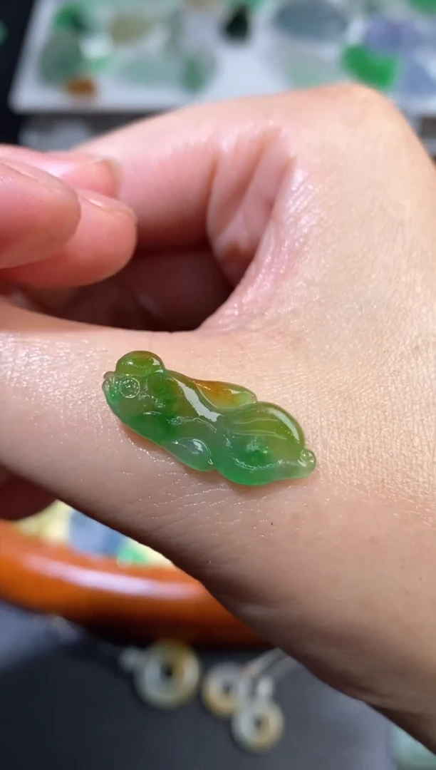 定制翡翠未镶嵌翡翠毛货~