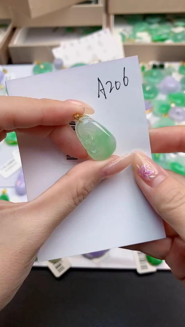 颈饰18K金镶嵌翡翠天然缅甸A货翡翠