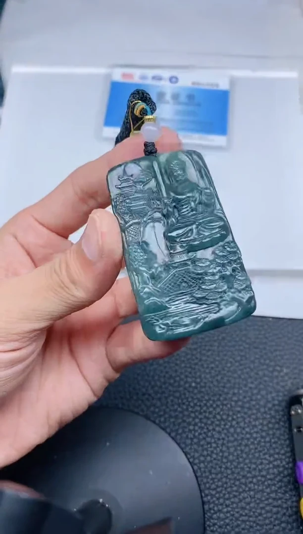颈饰未镶嵌翡翠