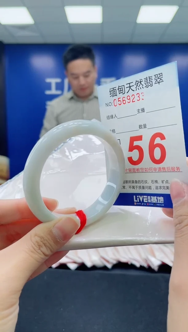 未镶嵌手镯翡翠天然翡翠手镯