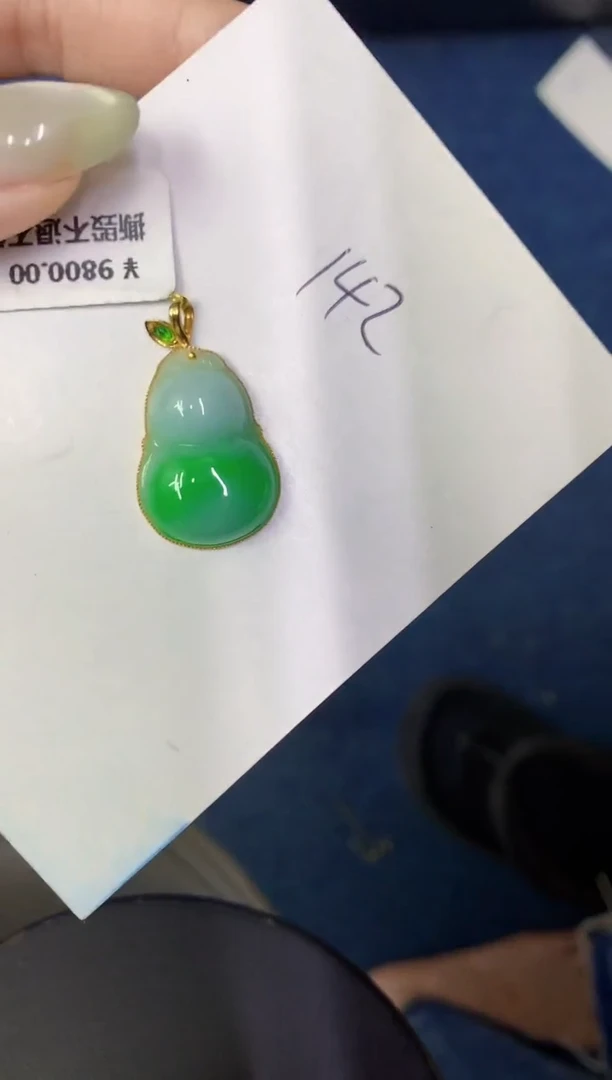 翡翠18K金镶嵌颈饰缅甸天然翡翠A货