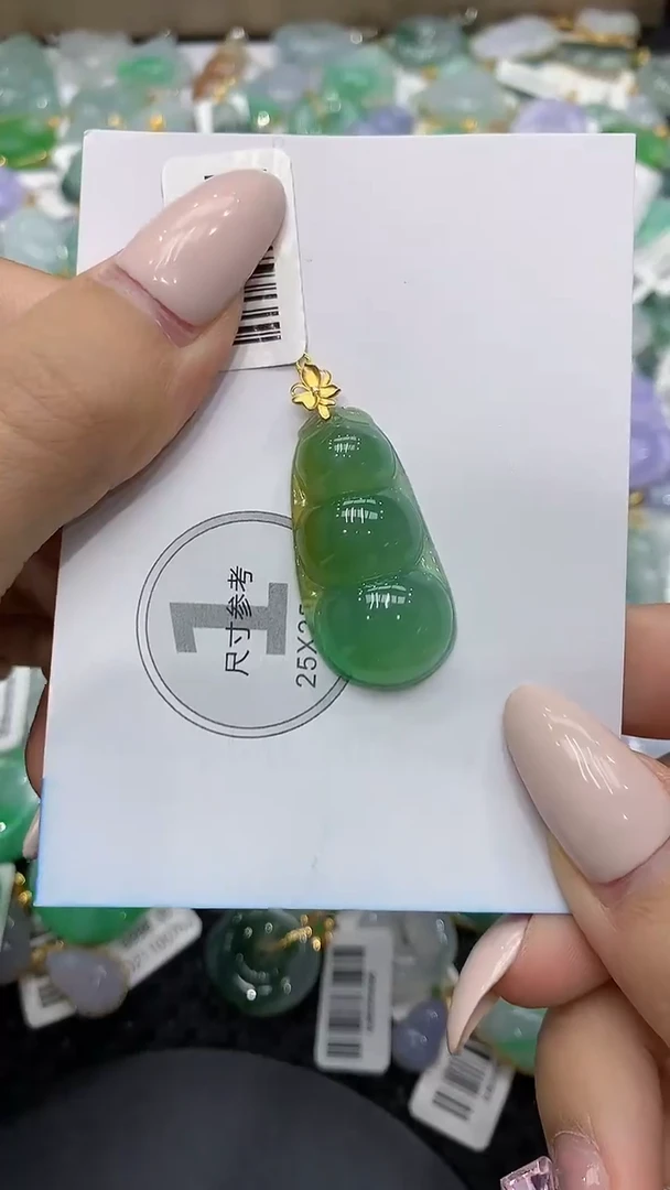 颈饰18K金镶嵌翡翠111111111111