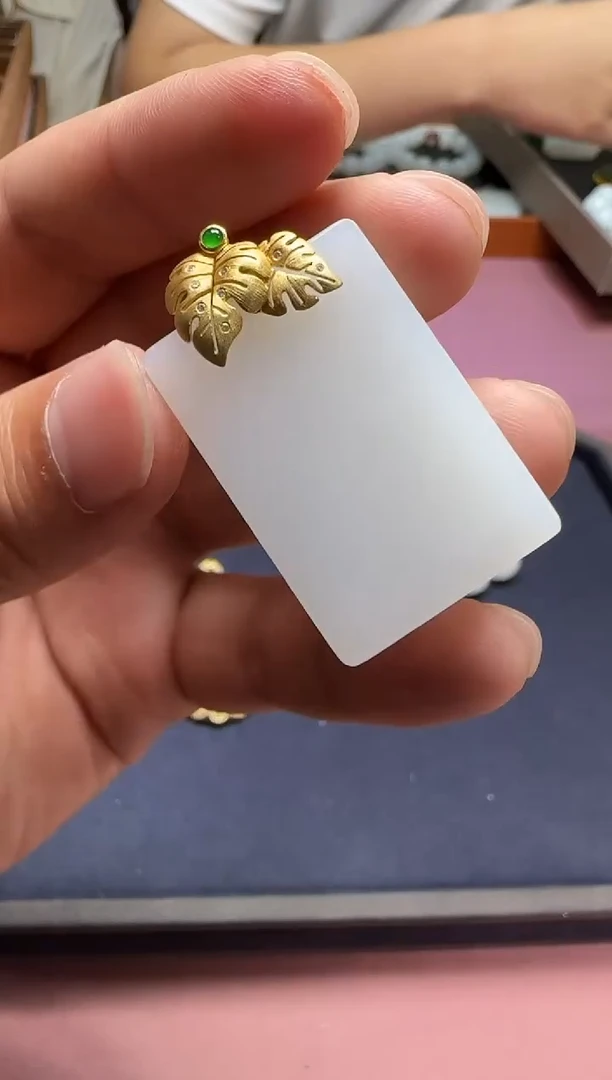 18K金镶嵌和田玉挂件地*线【陆1001】66 7026