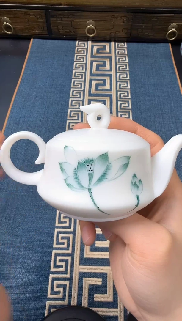 【闪购商品】羊脂玉手绘荷花壶