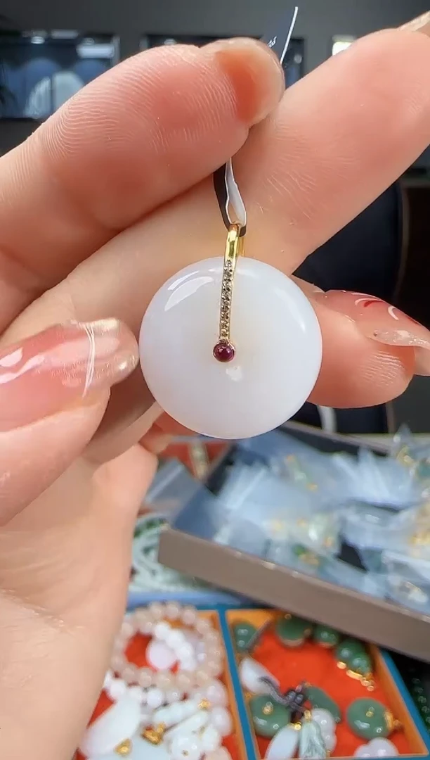 吊坠(不含链)18K金镶嵌和田玉1