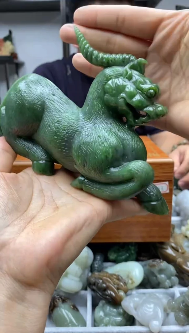 未镶嵌和田玉摆件1
