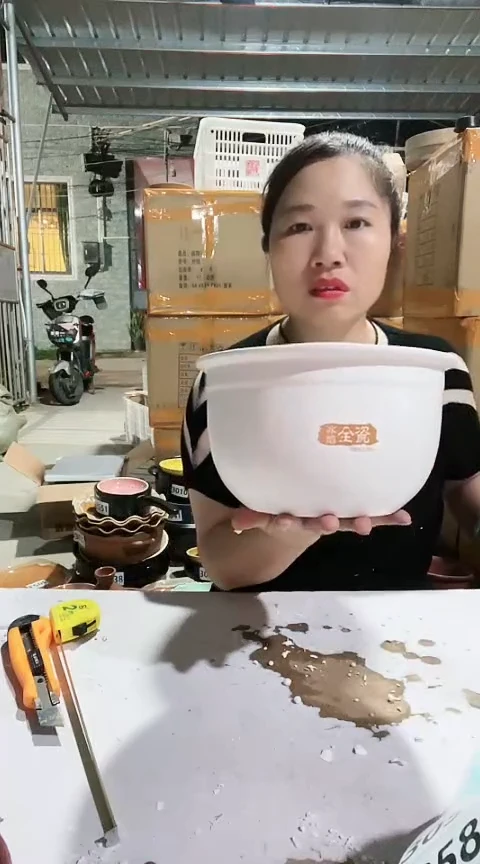 c127瑕疵白锅不带盖。。
