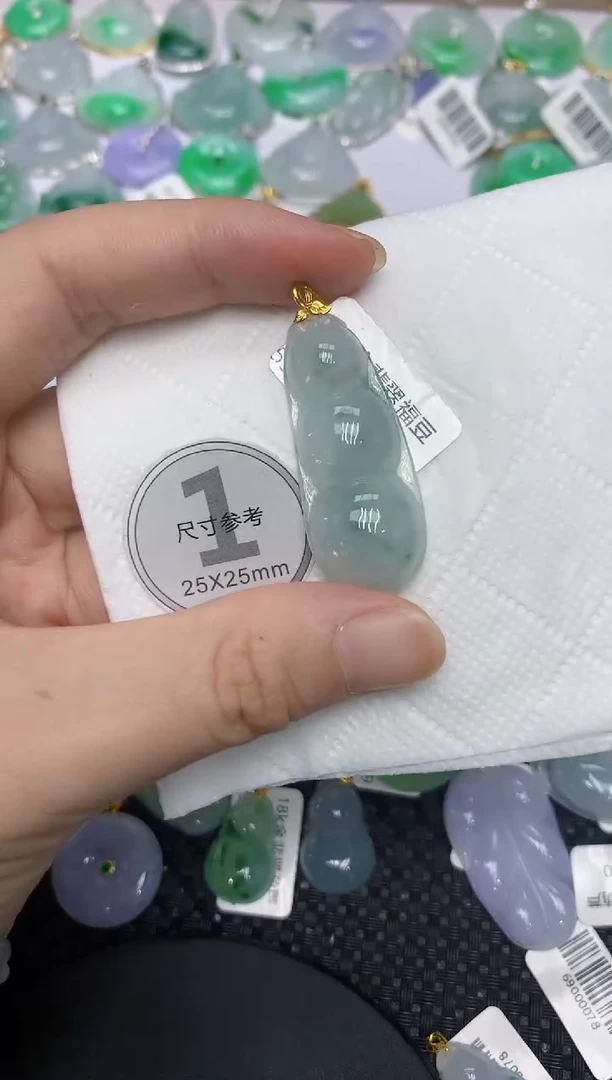 翡翠18K金镶嵌颈饰1111111