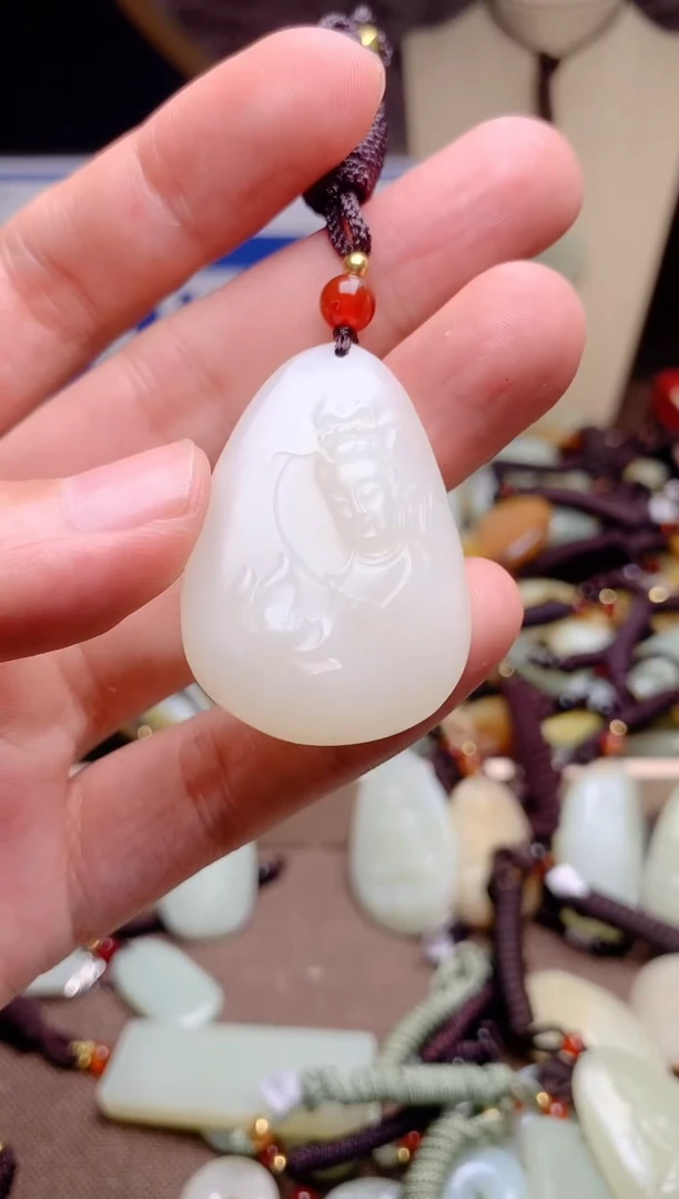 和田玉未镶嵌颈饰1