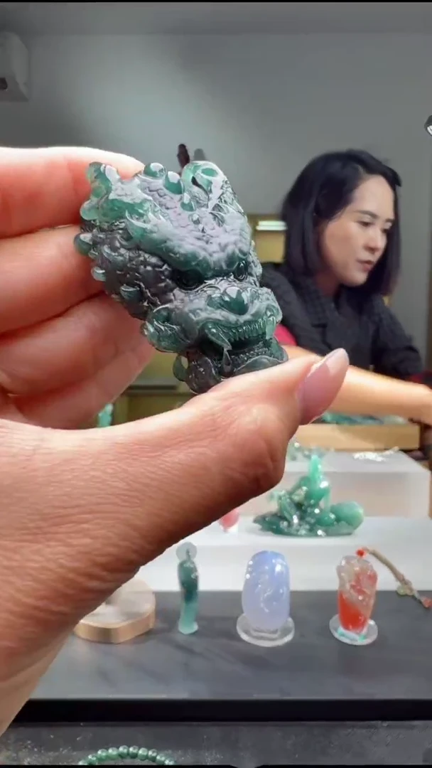 吊坠(赠链)未镶嵌翡翠龙牌（多样性发其一）