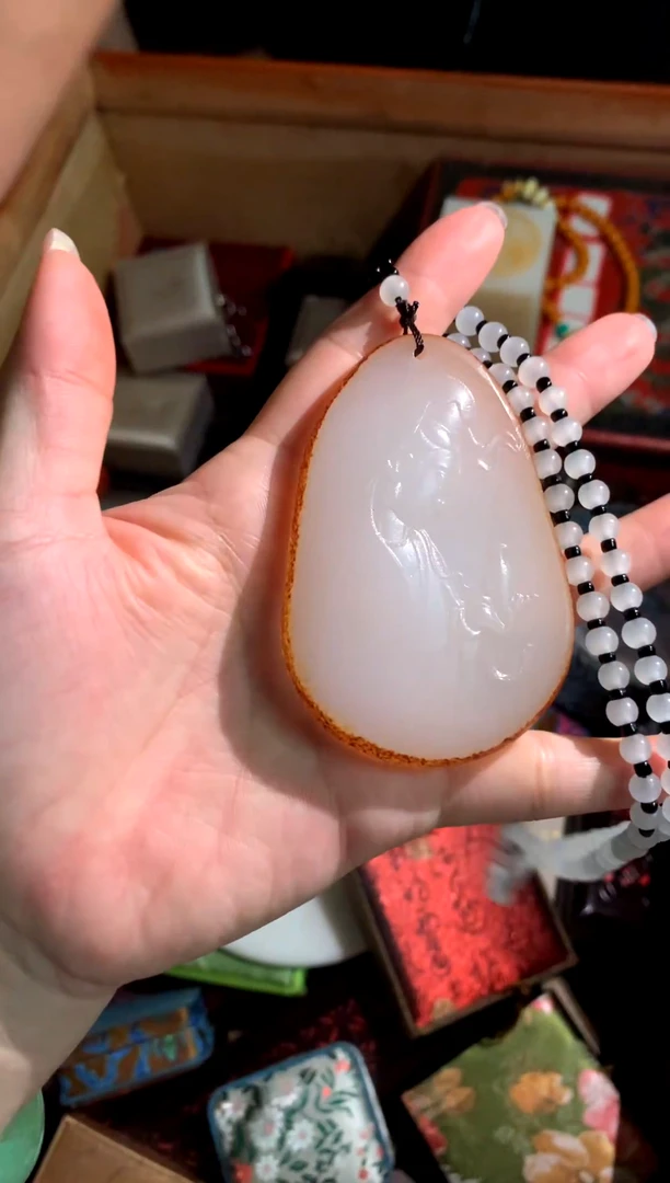 颈饰未镶嵌和田玉（子料）润玉潭精品专属摆件