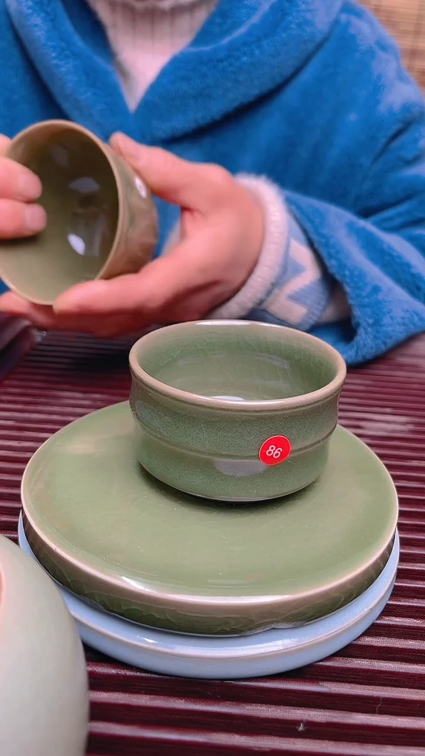 【闪购商品】瓷片原生态原矿葱绿竹节杯子