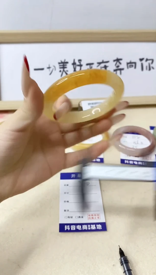 【闪购商品】石英质玉手镯未镶嵌340/56.1