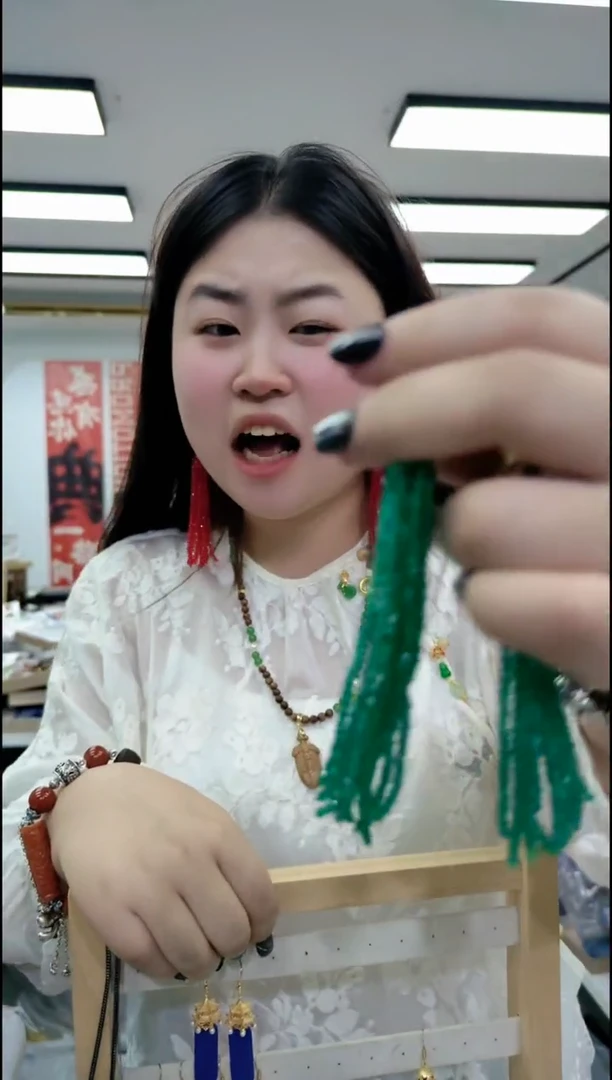 【闪购商品】尖晶石耳钉合金1373 绿尖晶流苏一对