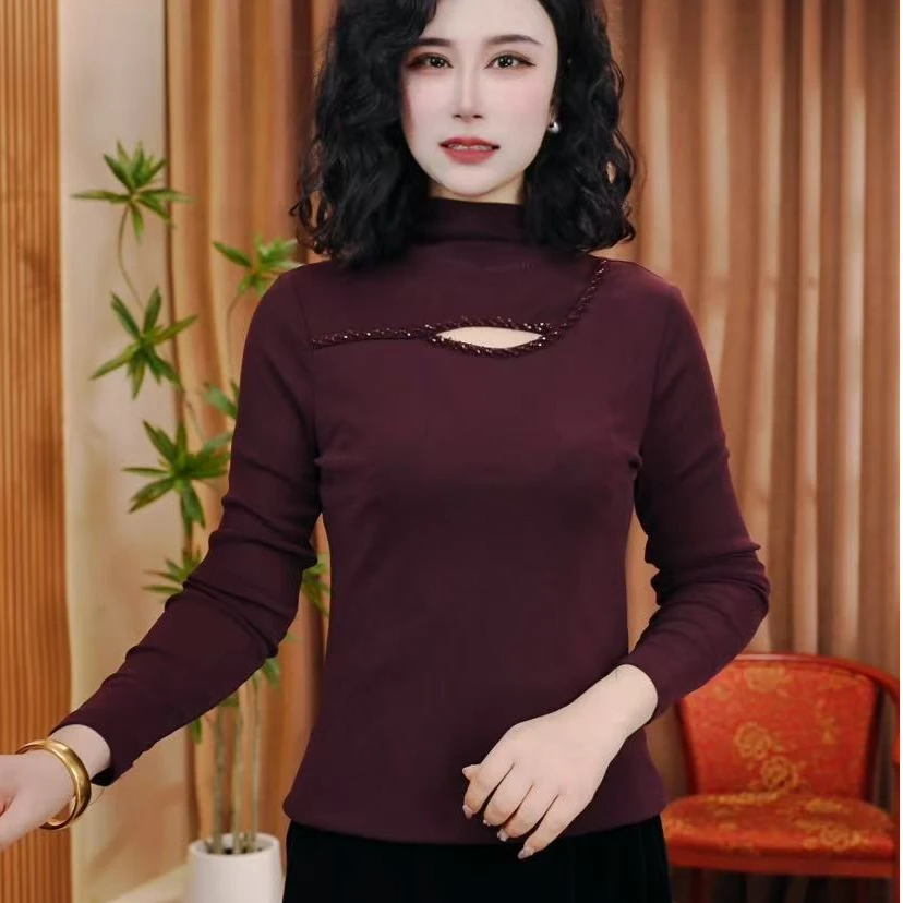 春季新款时尚半高领洋气百搭气质长袖纯色镂空串珠显瘦女士打底衫