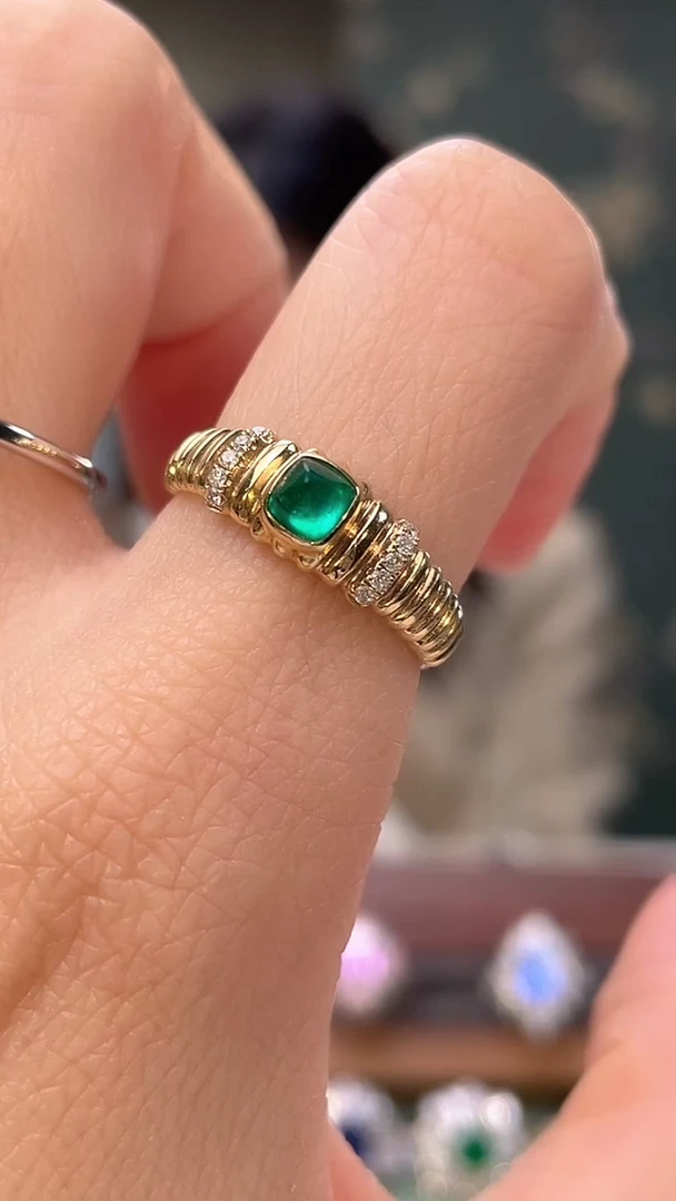 18K金镶嵌戒指祖母绿阿富汗主石：0.33ct