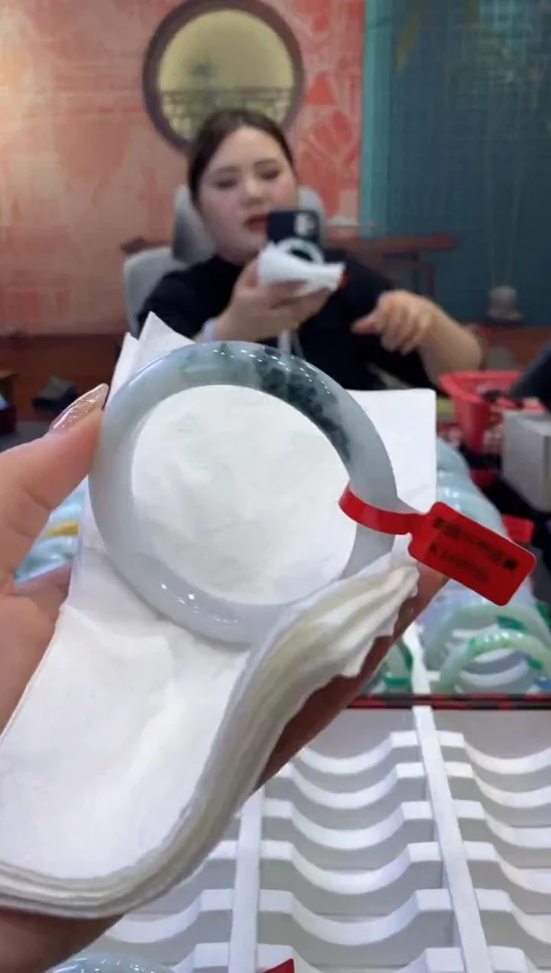 【闪购商品】翡翠手镯未镶嵌多人004224