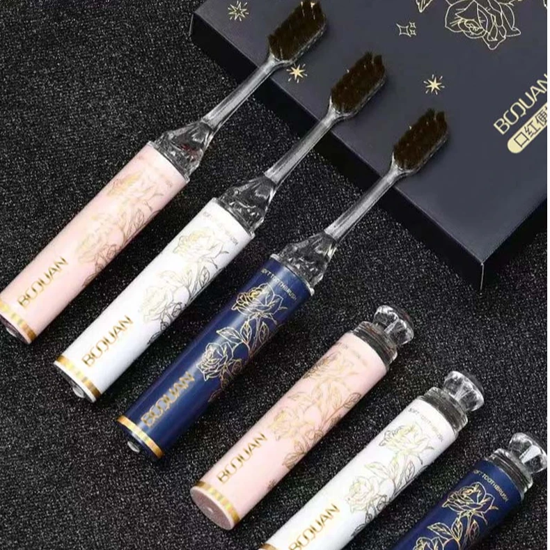 高档轻奢口红管软毛牙刷便携护龈洁牙旅行家用女士