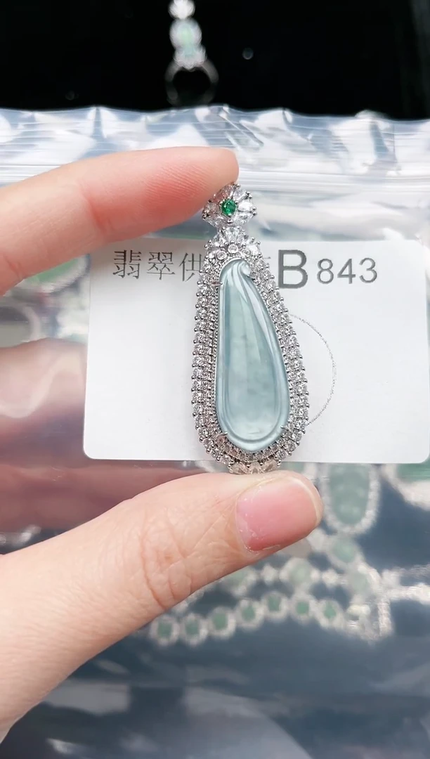 【闪购商品】翡翠颈饰未镶嵌843赠皮绳