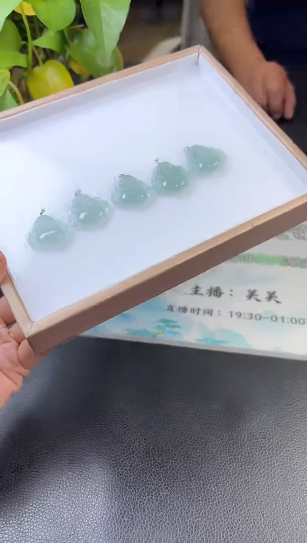 18K金镶嵌挂件翡翠多样性发一件CH107