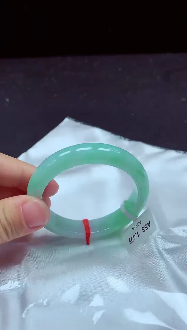 【闪购商品】翡翠手镯未镶嵌镯子53+