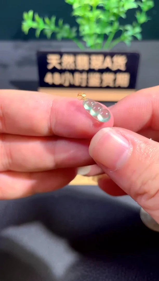 颈饰18K金镶嵌翡翠翡翠