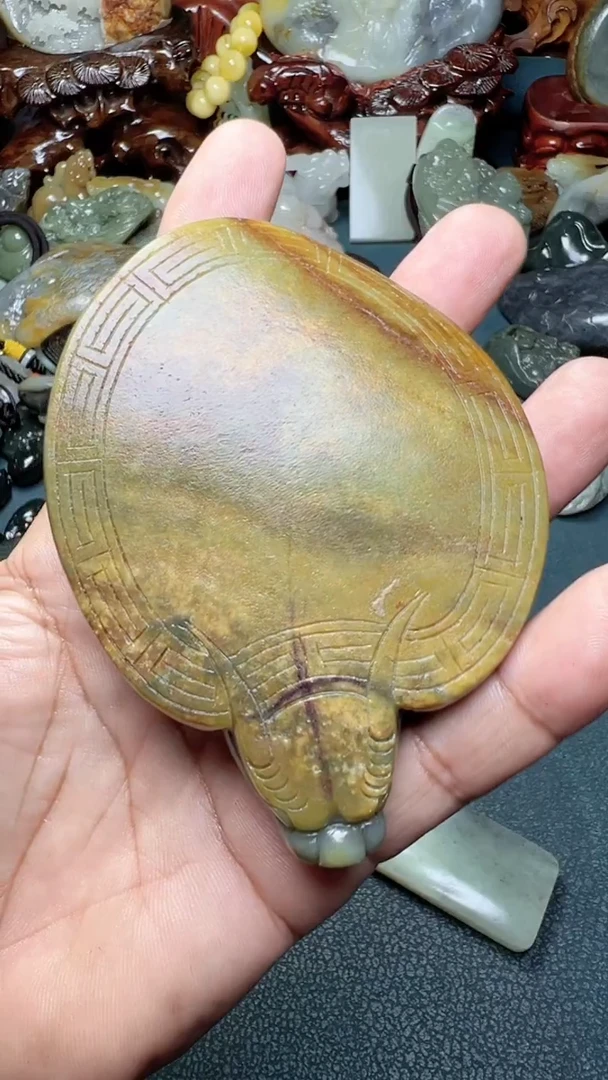 和田玉未镶嵌把件-